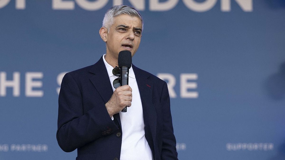 Celebration program held in Trafalgar Square for the past Eid al-Fitr