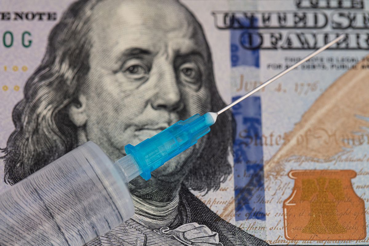 Syringe,On,100,Dollar,Banknote,Background