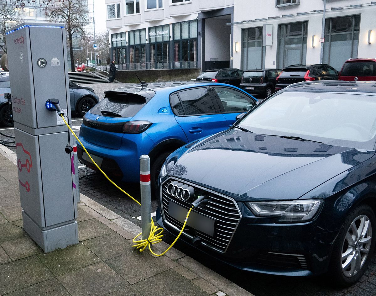 Charging stations for electric cars
PRODUCTION - 23 January 2023, Lower Saxony, Hanover: An Audi hybrid vehicle charges at a public charging station for electric cars in the city center. Photo: Marco Rauch/dpa - ATTENTION: License plate was pixelated for legal reasons (Photo by Marco Rauch / DPA / dpa Picture-Alliance via AFP)
