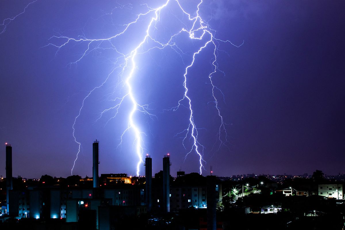 SAO PAULO - THUNDER
Lightning and thunder are seen in the city of Săo Paulo at dawn this Friday (11) (Photo: Fabricio Bomjardim / Brazil Photo Press) (Photo by Fabricio Bomjardim / Brazil Photo Press / Brazil Photo Press via AFP)