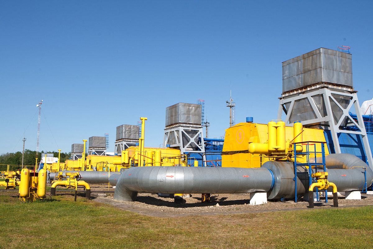 A view of pipelines at the Bilche-Volytsko-Uherske underground gas storage facility, the largest in Europe, not far from the village of Bilche village, in the Lviv region of western Ukraine, on May 21, 2014. The European Union called today on Russia to live up to its commitment to ensure continued gas supplies to Europe via Ukraine as long as talks on their future continued. With Russian gas giant Gazprom warning it may halt shipments to Ukraine on June 3 unless its bills are paid, European Commission head Jose Manuel Barroso told Russian President Vladimir Putin it was "imperative" that negotiations continued. AFP PHOTO / ALEXANDER ZOBIN (Photo by ALEXANDER ZOBIN / AFP)