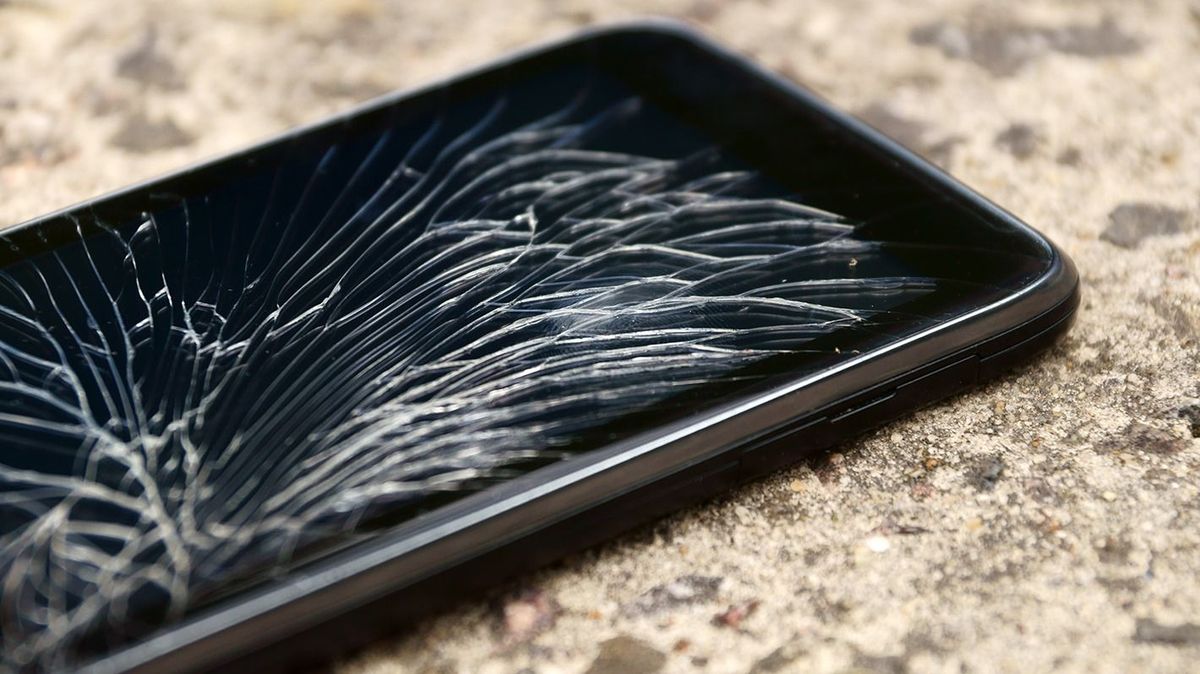 Smartphone,With,Broken,Screen