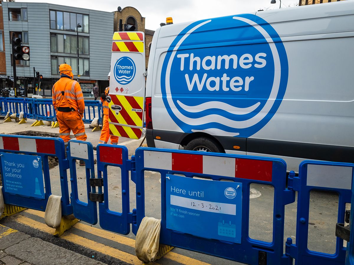 London.,Uk-,03.16.2021:,Workers,Of,The,British,Water,Utility,Company,
London. UK- 03.16.2021: workers of the British water utility company Thames Water working to upgrade the capital's water supply and waste water infrastructure which often cause traffic disruptions.