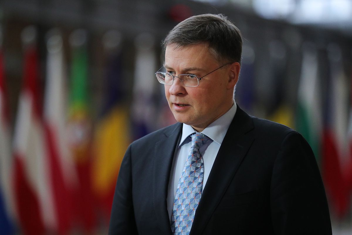 BELGIUM-BRUSSELS-EUROGROUP-MEETING(221108) -- BRUSSELS, Nov. 8, 2022 (Xinhua) -- Executive Vice-President of the European Commission Valdis Dombrovskis, who is in charge of economic affairs, arrives for the Eurogroup meeting in Brussels, Belgium, Nov. 7, 2022. The finance ministers, representing the 19-country euro area, met in Brussels on Monday to discuss the eurozone's economic development, as well as budgetary measures to mitigate the impact of high energy prices. (Xinhua/Zheng Huansong)Xinhua News Agency / eyevineContact eyevine for more information about using this image:T: +44 (0) 20 8709 8709E: info@eyevine.comhttp://www.eyevine.com