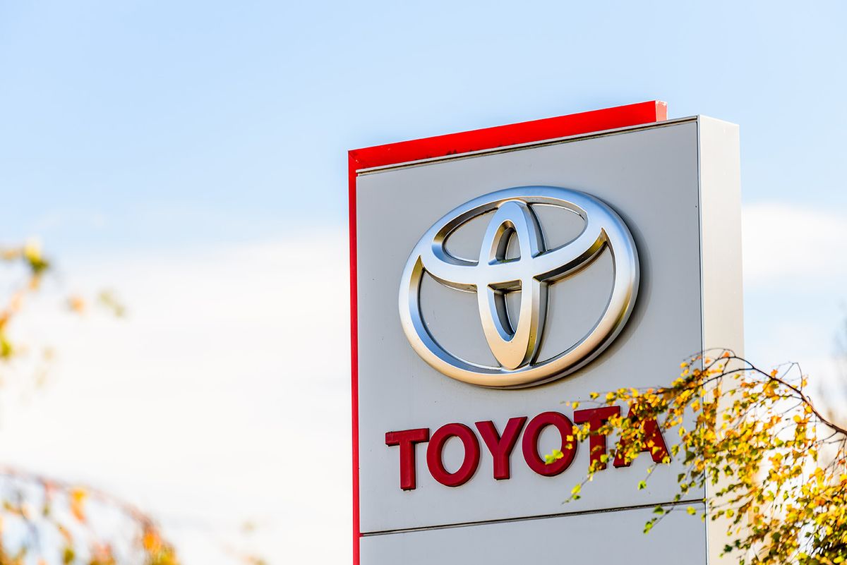 Northampton,,Uk,-,Oct,25,,2017:,Day,View,Of,ToyotaNorthampton, UK - Oct 25, 2017: Day view of Toyota logo at Riverside Retail Park