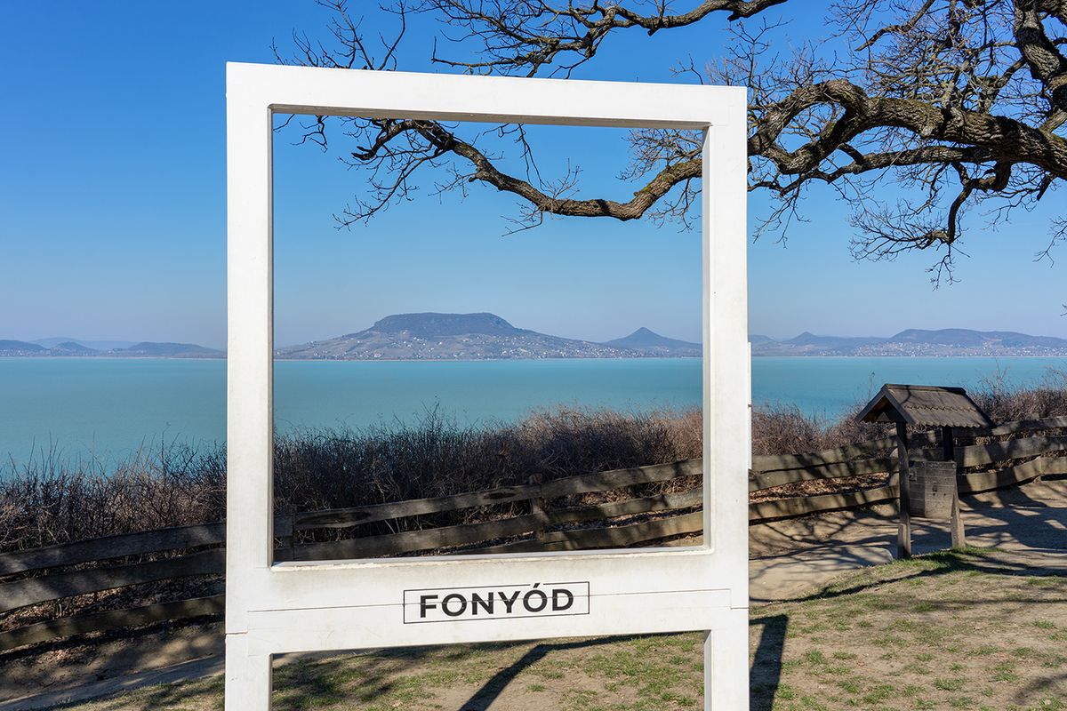 Beautiful,Szaplonczay,Promenade,With,Lake,Balaton,Landscape,In,Fonyód,Hungary