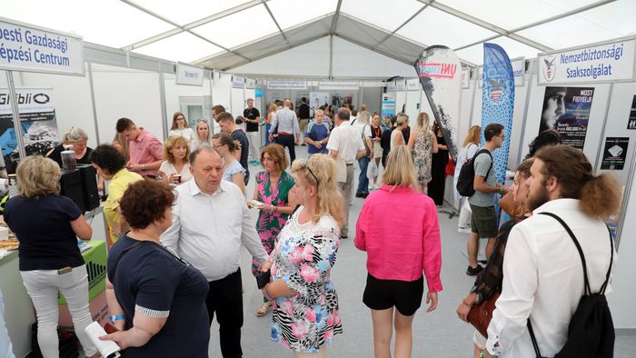 2023, Világgazdaság, Állásbörze, Czomba,, előadás, sátrak