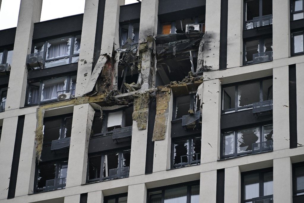 This photograph taken on July 13, 2023, shows a high-rise residential building damaged by remains of a shot down Russian drone in Kyiv, amid the Russian invasion of Ukraine. Ukraine said on July 13, 2023, it had downed 20 Russian attack drones and two cruise missiles in a third night of strikes on Kyiv and elsewhere in the country. (Photo by Genya SAVILOV / AFP)