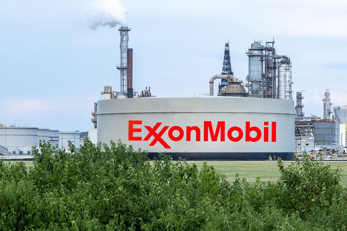 Channahon,,Illinois,,Usa-,June,7,2022:,Exxonmobil,Joliet,Refinery
Channahon, Illinois, USA- June 7 2022: ExxonMobil Joliet refinery 