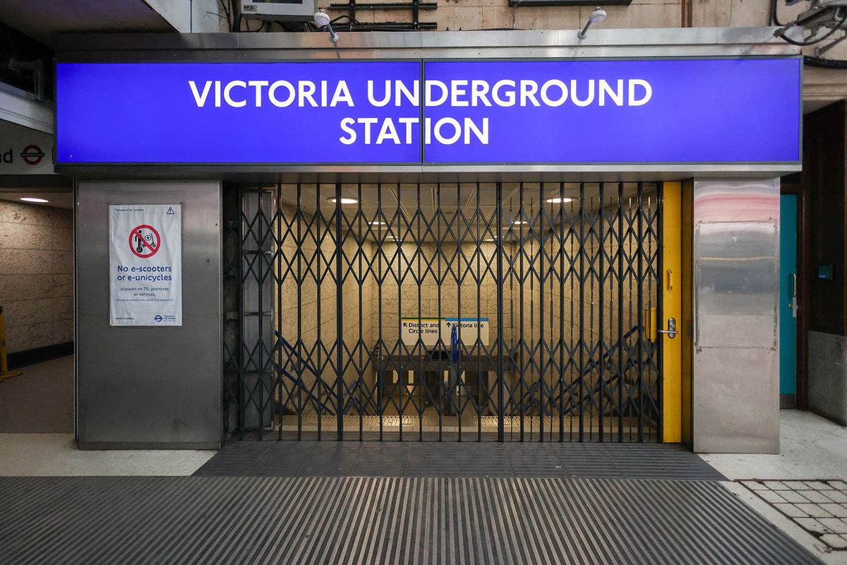 Tube Strike LondonLondon, London, United Kingdom: Tube Strike London. ..The London Underground comes to a virtual closure as RMT & ASLEF members hold a day of industrial action  (Credit Image: © Martyn Wheatley/i-Images via ZUMA Press)