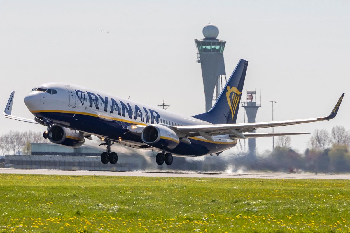 Ryanair Boeing 737-800 Departing From Amsterdam Schiphol Airport