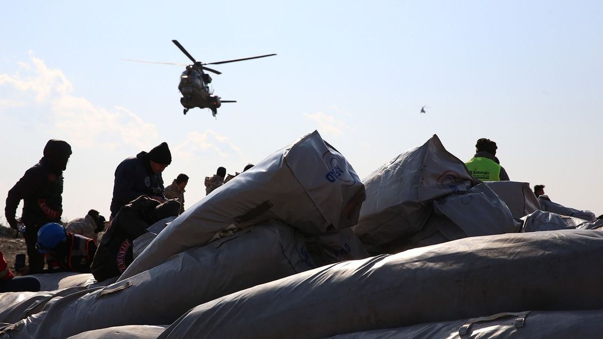 Turkey,-,06,Feb,2023,Turkish,Soldier,Transporting,Tent,And