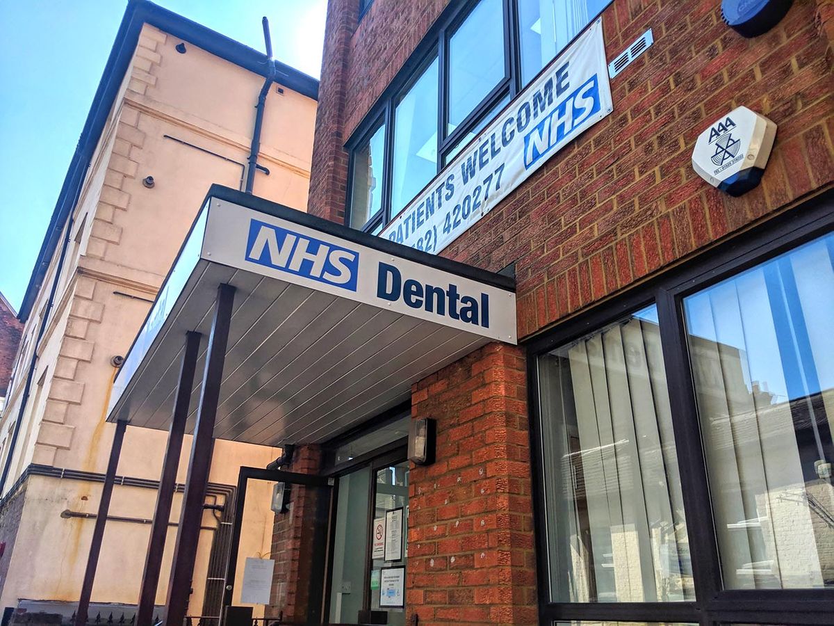 London,Luton,England,Uk,-,20,April,2019:,Nhs,Dental