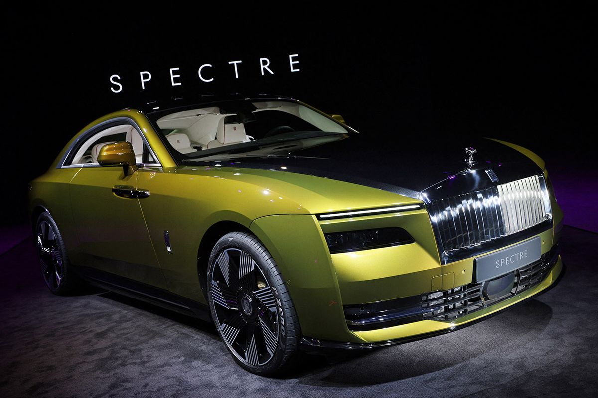 BRITAIN-GERMANY-AUTOMOBILE-LUXURYA Rolls-Royce Spectre, their first fully electric car, is displayed during an unveiling at the company's Goodwood headquarters near Chichester, southwest England, on October 17, 2022. Spectre heralds the beginning of an all-electric era for Rolls-Royce. In exhaustive testing, Spectre is being subjected to a journey of more than 2,500,000 kms, simulating more than 400 years of use for a Rolls-Royce. Preliminary data from WLTP testing shows that Spectre will have an all-electric range of 320 miles/520 kms. (Photo by ADRIAN DENNIS / AFP)
