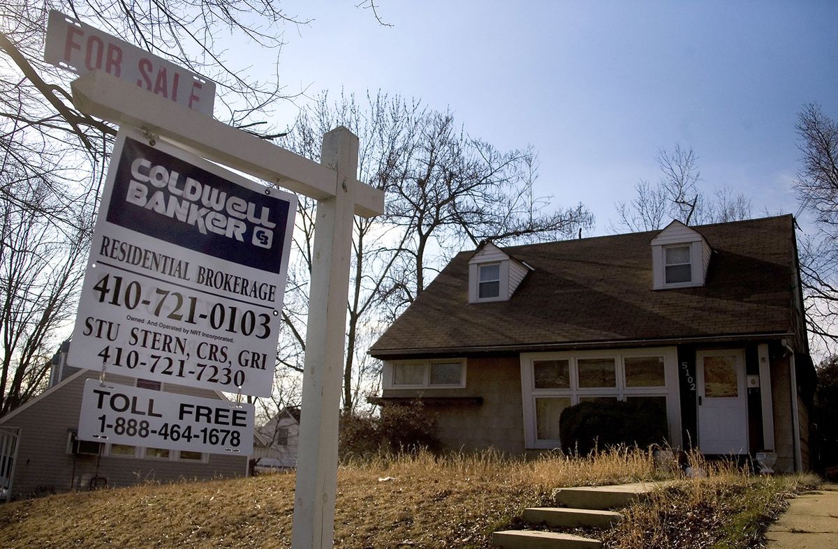 A "For Sale" sign posted in the front yard of a foreclosed home in Hyattsville, Maryland, 24 January 2008. The mortgage crisis has created a new industry for developers buying foreclosed or auctioned homes at cheap prices, then reselling them for a profit.          AFP PHOTO/Jim WATSON    =MORE PHOTOS IN IMAGE FORUM= (Photo by Jim WATSON / AFP)US-ECONOMY-REAL ESTATE-MORTGAGE