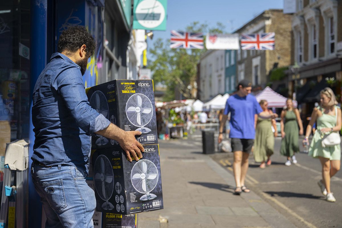 Heat wave hits London
LONDON, UNITED KINGDOM - JUNE 24: Some citizens bought a fan to cool off in London, United Kingdom on June 24, 2023. The temperature rose to 30 degrees celsius, with the heat wave felt in some parts of the country, including the capital. Rasid Necati Aslim / Anadolu Agency (Photo by Rasid Necati Aslim / ANADOLU AGENCY / Anadolu Agency via AFP)
