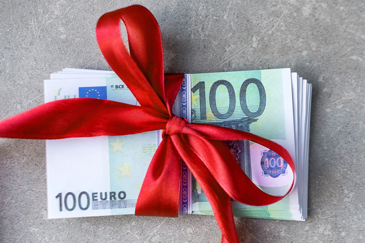 Hundred,Euro,Banknotes,On,A,Stack,With,Red,Bow.,Gift,
Hundred euro banknotes on a stack with red bow. Gift, bonus or reward concept
