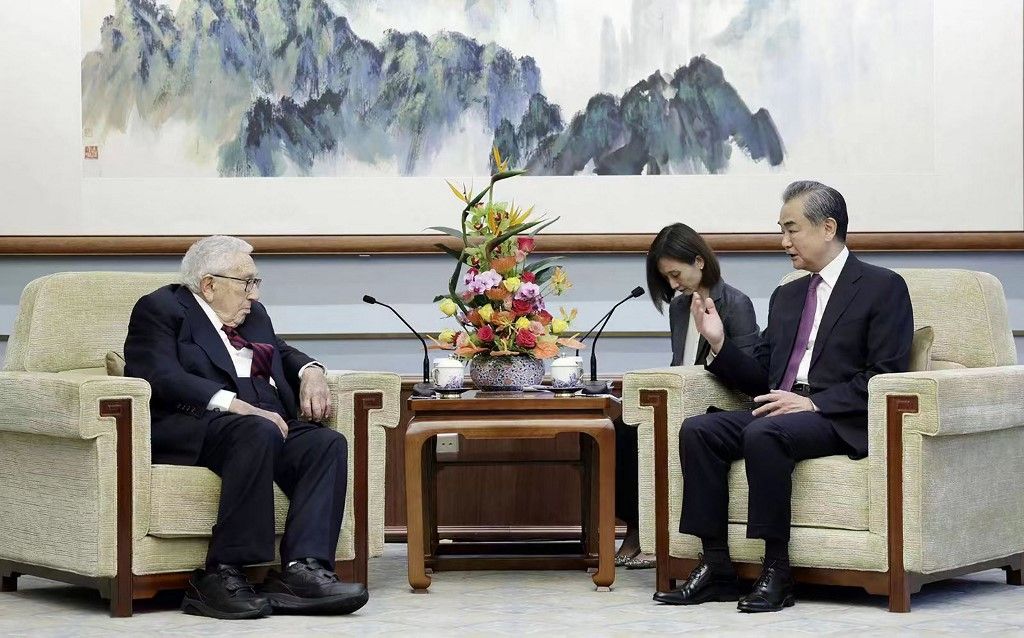 This handout picture taken and released by China's Ministry of Foreign Affairs on July 19, 2023 shows Director of the Office of the Foreign Affairs Commission of the Communist Party of China's Central Committee Wang Yi (R) speaking with former US secretary of state Henry Kissinger (L) during a meeting in Beijing. (Photo by Handout / China's Ministry of Foreign Affairs / AFP) / -----EDITORS NOTE --- RESTRICTED TO EDITORIAL USE - MANDATORY CREDIT "AFP PHOTO / China's Ministry of Foreign Affairs " - NO MARKETING - NO ADVERTISING CAMPAIGNS - DISTRIBUTED AS A SERVICE TO CLIENTS