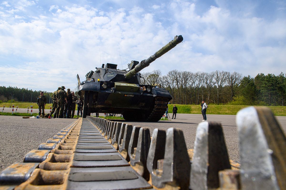 Defense Minister at training of Ukrainian soldiers