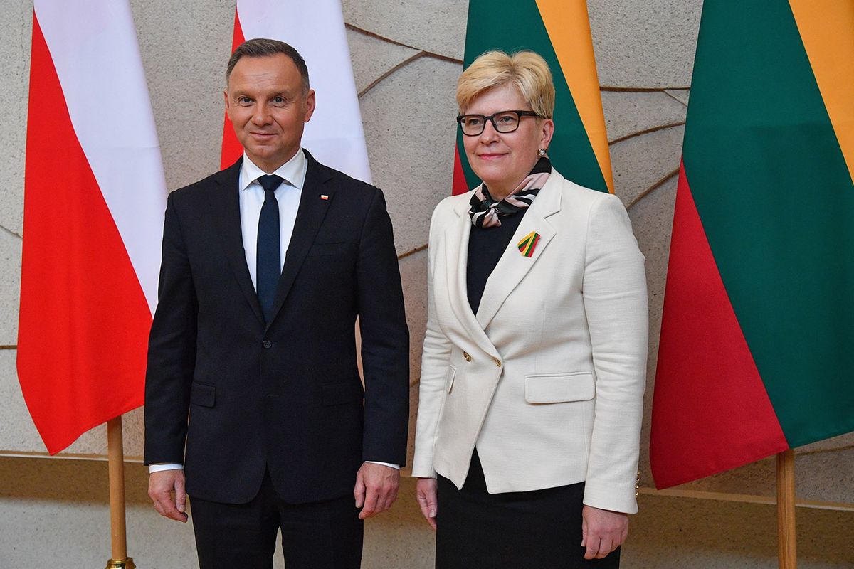 SIMONYTE, Ingrida ; DUDA, AndrzejVilnius, 2023. július 6.
Ingrida Simonyte litván miniszterelnök (j) fogadja Andrzej Duda lengyel államfőt a vilniusi kormányfői hivatalban 2023. július 6-án.
MTI/EPA-PAP/Radek Pietruszka