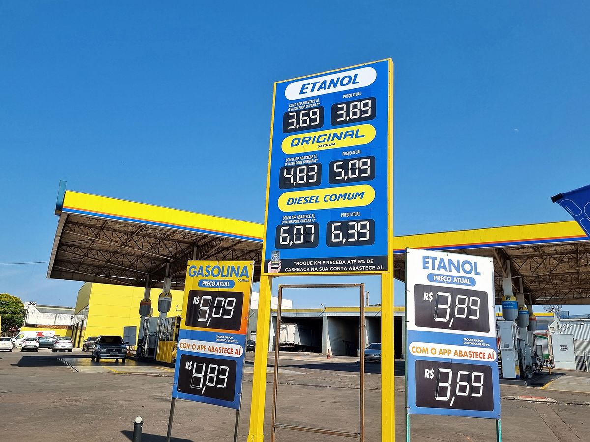 Apucarana,,Paraná,,Brazil,-,October,16,,2022,-,Fuel,Price