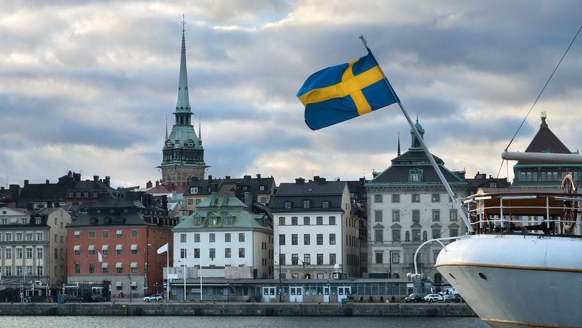 Cityscape,Of,Gamla,Stan,In,Stockholm,,Sweden,,At,Sunset.,Old
Cityscape of Gamla Stan in Stockholm, Sweden, at sunset. Old city of Stockholm at sunset. Swedeish flag on the aft at the foreground.