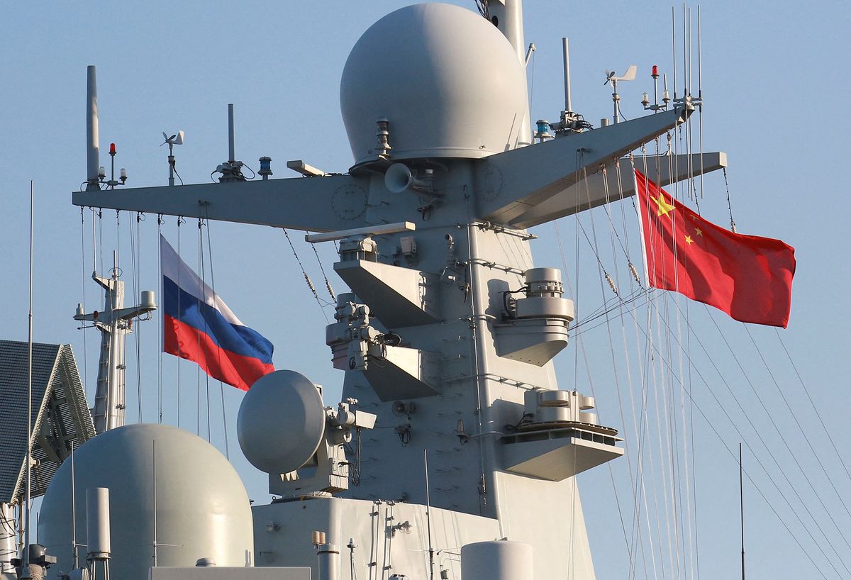 Chinese fleet arrives at Saint-Petersburg