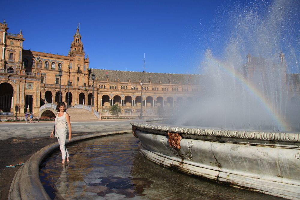 Seville,,Spain,-,July,13,,2011:unknown,Woman,At,The,Fountain