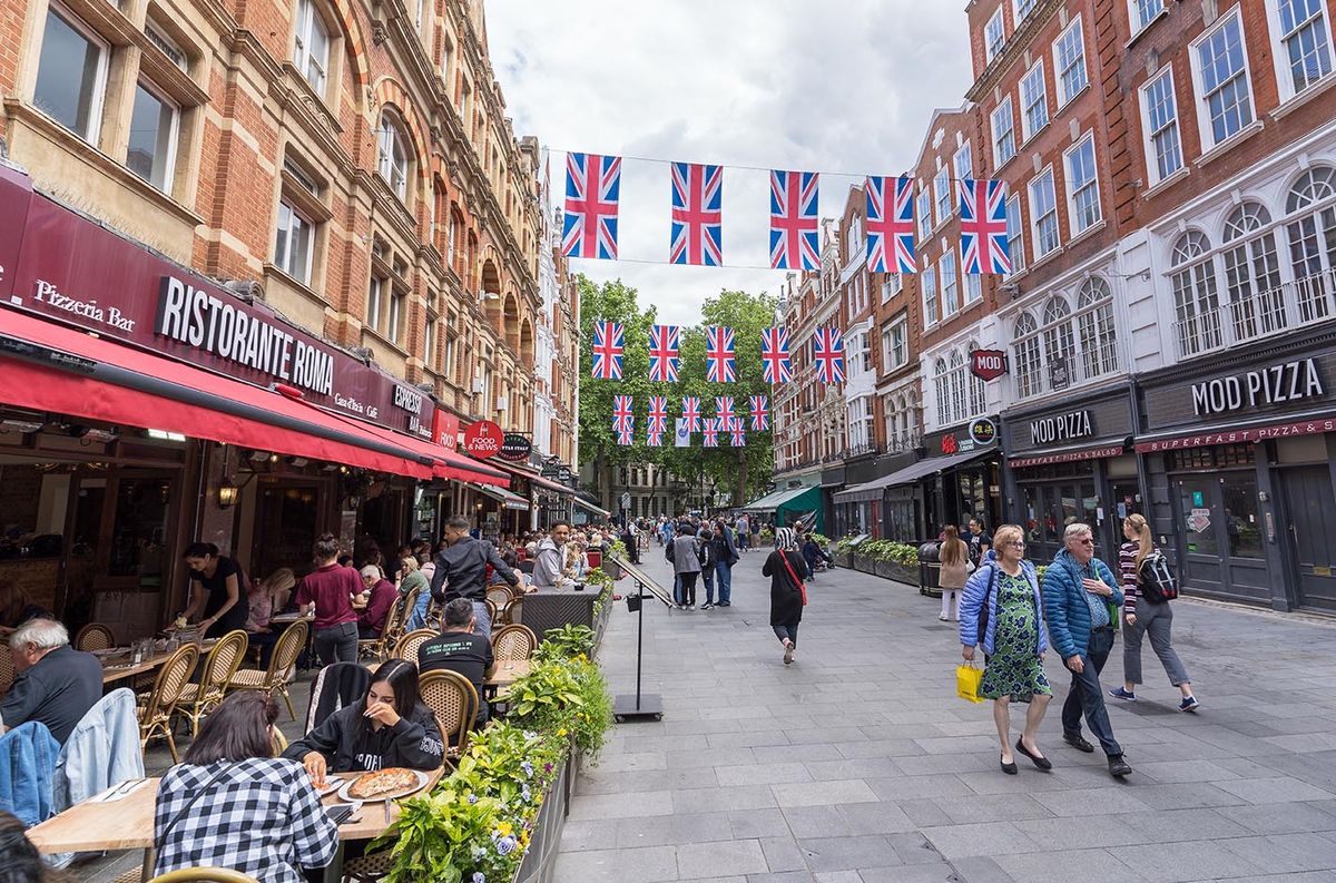 People,Dining,Outside,In,Restaurants,And,Cafes,In,Leicester,Square