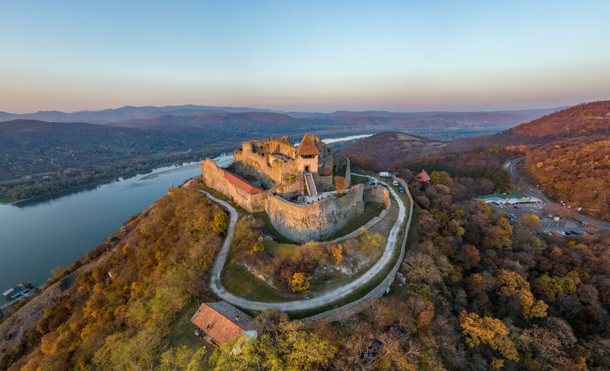 Visegrad,,Hungary,-,Aerial,Panoramic,Drone,View,Of,The,Beautiful