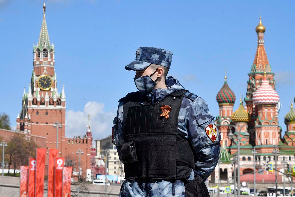 A serviceman of the Russian National Guard (Rosgvardia) wearing a Saint George ribbon on his vest stands guard in downtown Moscow on May 7, 2021, before a rehearsal for the Victory Day military parade. Russia will celebrate the 76th anniversary of the victory over Nazi Germany during World War II on May 9. (Photo by Alexander NEMENOV / AFP)