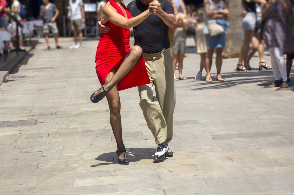 Street,Dancers,Performing,Tango,In,The,Street,Among,The,People