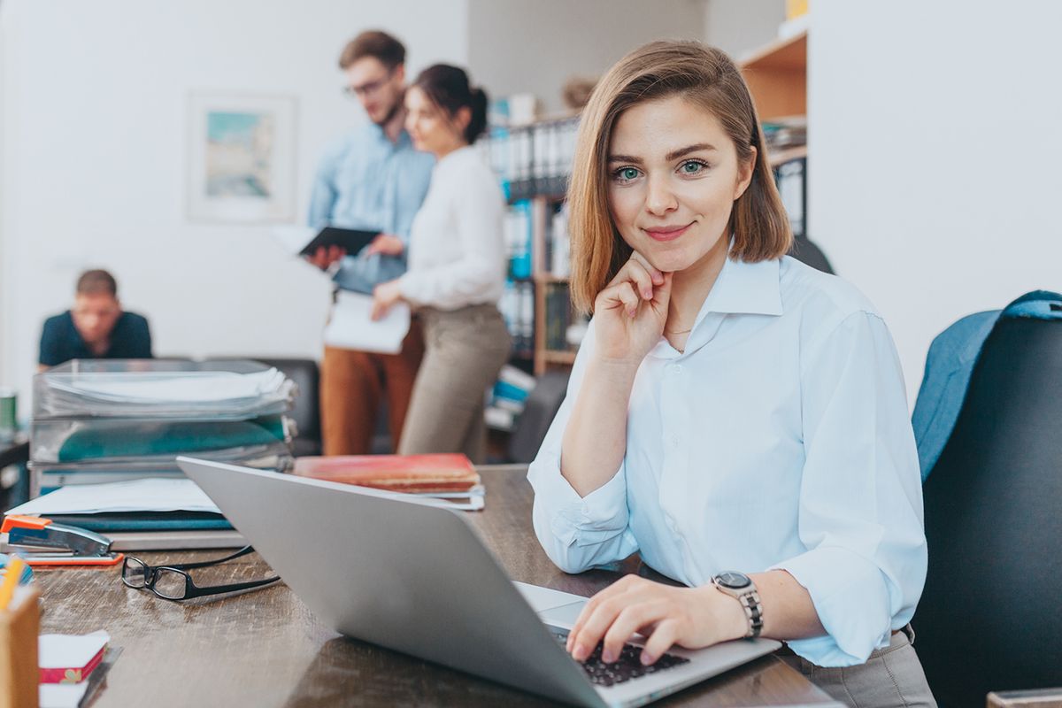 Young,Woman,Reading,Email,At,The,Office