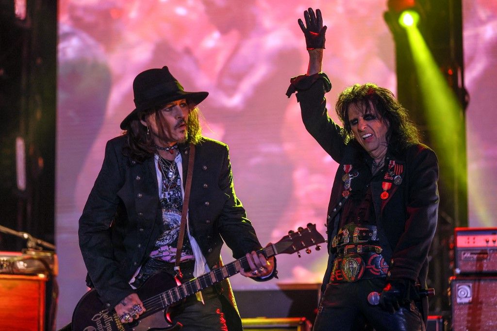 Hollywood Vampires group performs in Istanbul