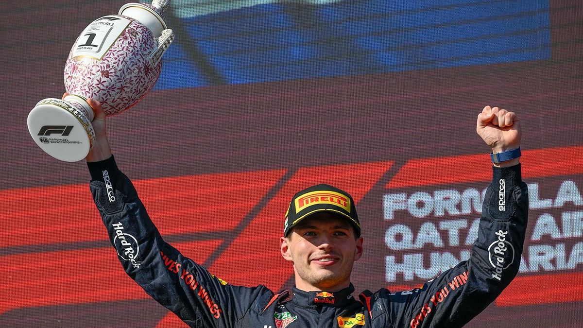 VERSTAPPEN, MaxMogyoród, 2023. július 23.
A győztes Max Verstappen, a Red Bull holland versenyzője a Forma-1-es Magyar Nagydíj eredményhirdetésén a mogyoródi Hungaroringen 2023. július 23-án.
MTI/Czeglédi ZsoltMogyoród, 2023. július 23.A győztes Max Verstappen, a Red Bull holland versenyzője a Forma-1-es Magyar Nagydíj eredményhirdetésén a mogyoródi Hungaroringen 2023. július 23-án.MTI/Czeglédi Zsolt