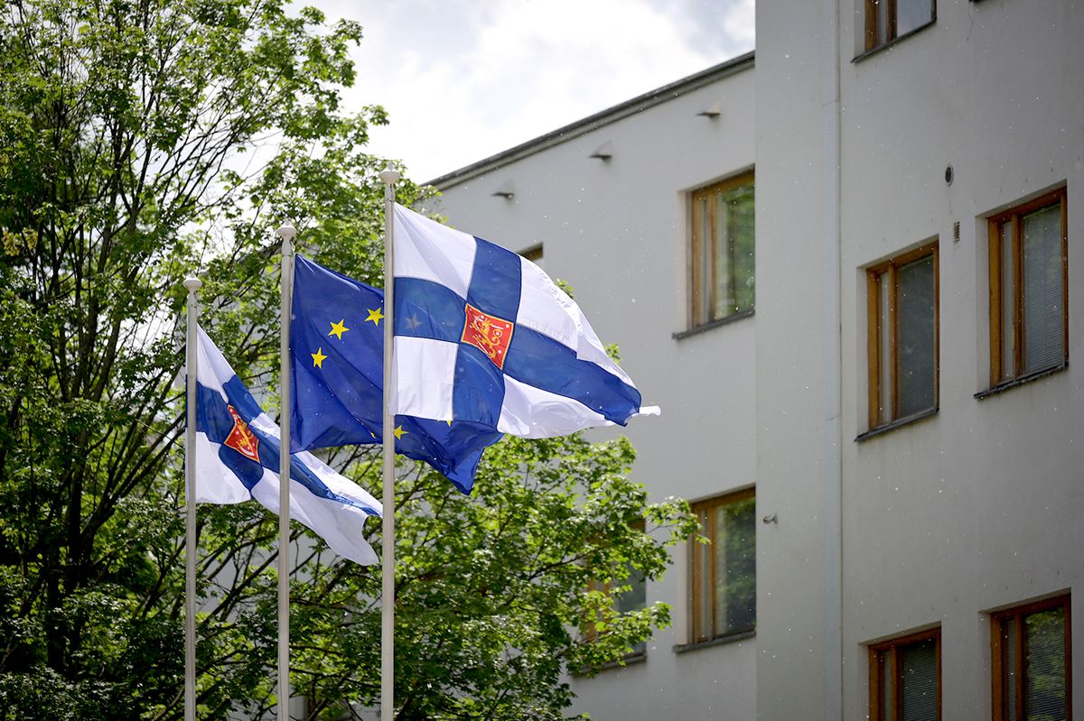 RUSSIA-FINLAND-DIPLOMACYFinnish and EU flags fly outside the Finnish embassy in Moscow on June 7, 2023. NATO's newest member Finland on June 6, 2023 said it would expel nine diplomats working at the Russian embassy in Helsinki for acting in an "intelligence capacity". The Russian Foreign Ministry announced the same day that "Russia will give an appropriate response". (Photo by Natalia KOLESNIKOVA / AFP)