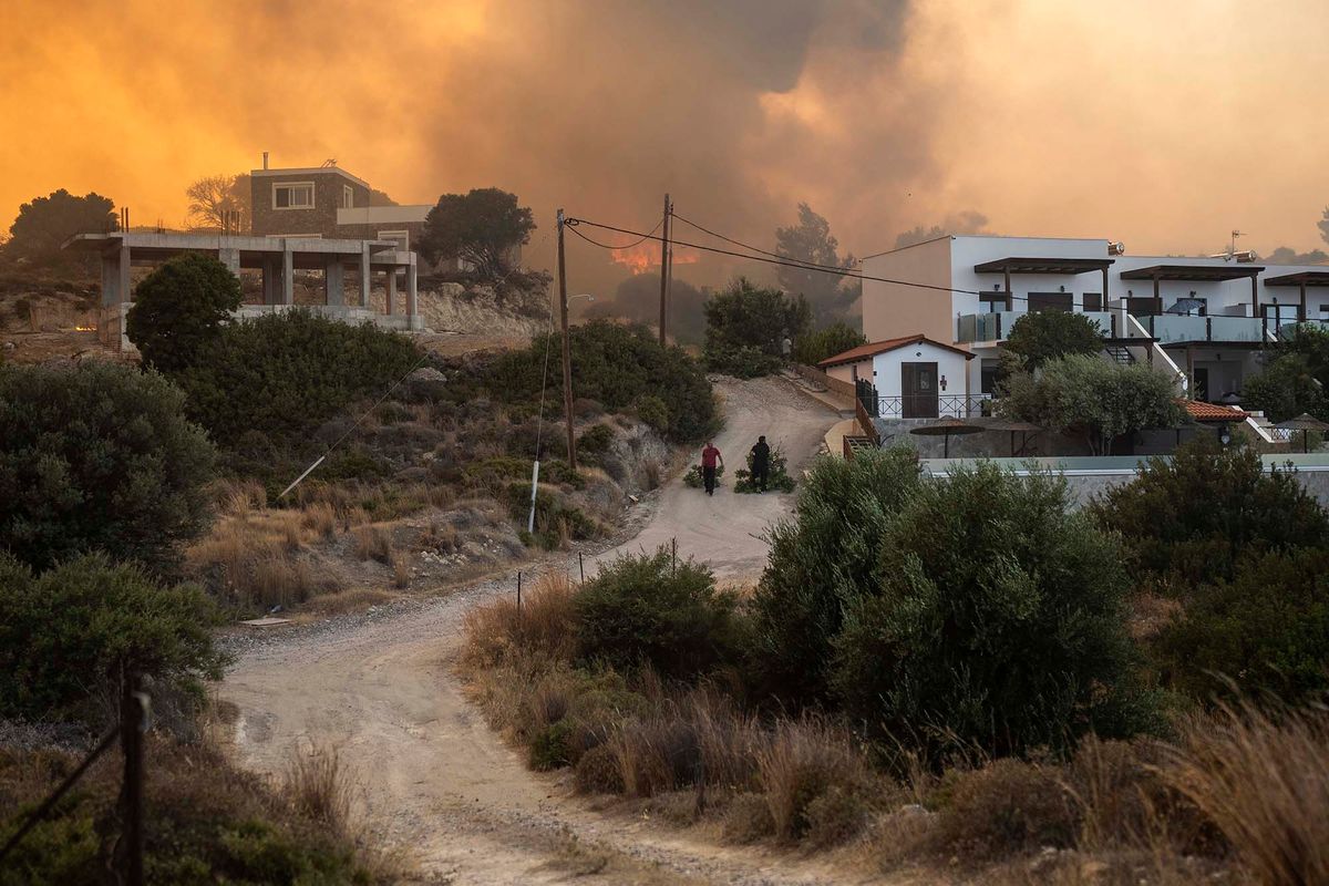 Gennadi, 2023. július 25.Erdőtűz pusztít a Rodosz szigetén fekvő Gennadiban 2023. július 25-én. A görög szigeten nyolcadik napja lángol a növényzet.MTI/AP/Pétrosz Jannakurisz Gennadi, 2023. július 25.
Erdőtűz pusztít a Rodosz szigetén fekvő Gennadiban 2023. július 25-én. A görög szigeten nyolcadik napja lángol a növényzet.
MTI/AP/Pétrosz Jannakurisz