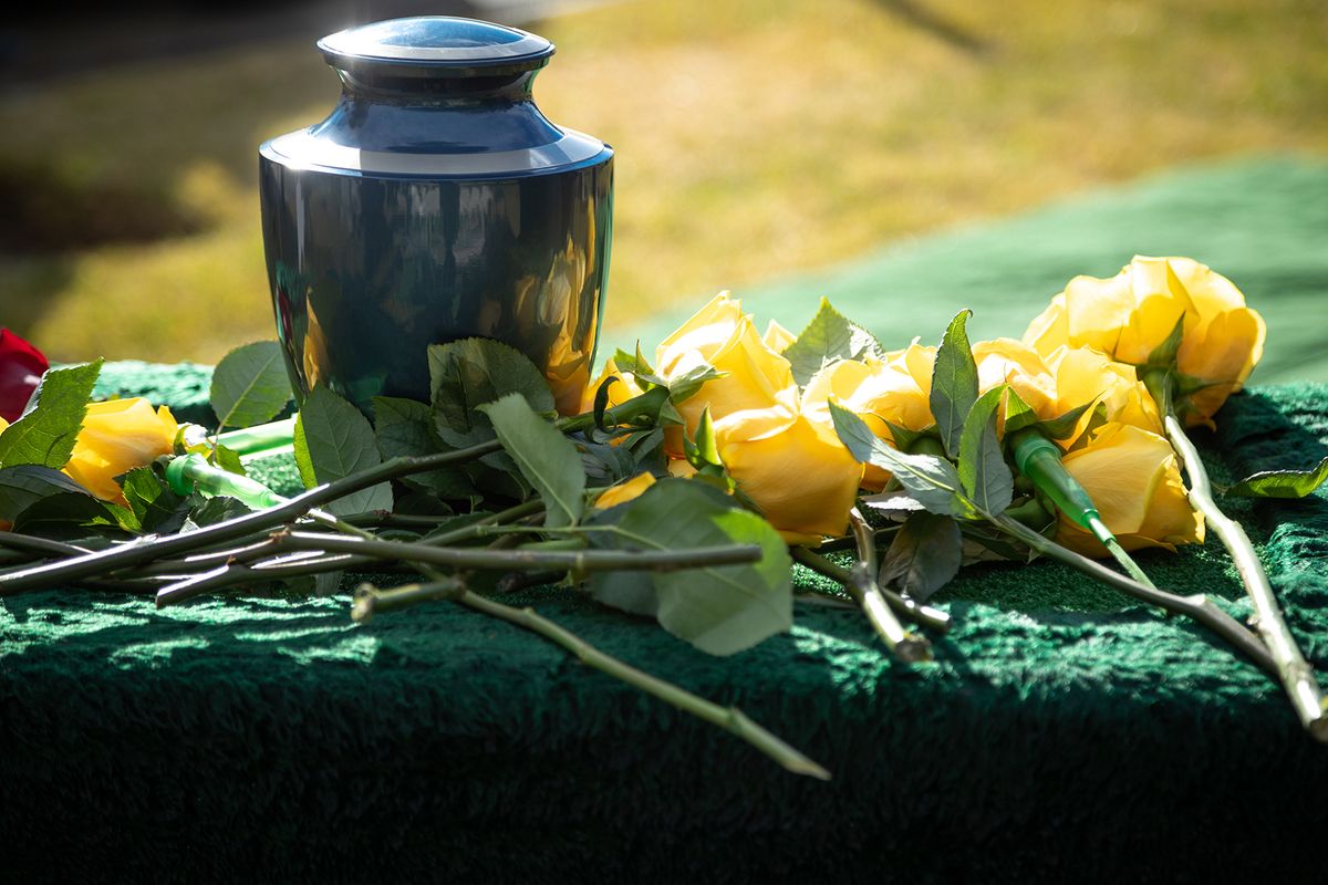 Ceramic,Burial,Urn,With,Yellow,Roses,,In,A,Morning,Funeral
Ceramic burial urn with yellow roses, in a morning funeral scene, with space for text on the right