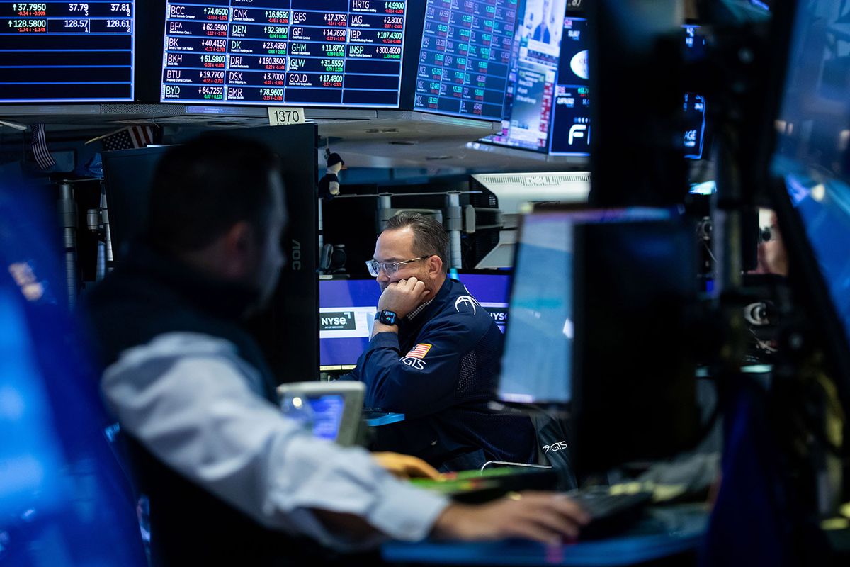 U.S.-NEW YORK-STOCKS-FALL(230524) -- NEW YORK, May 24, 2023 (Xinhua) -- Traders work on the trading floor of the New York Stock Exchange (NYSE) in New York, the United States, on May 24, 2023. U.S. stocks ended lower on Wednesday. The Dow Jones Industrial Average fell 0.77 percent to 32,799.92, the S&P 500 fell 0.73 percent to 4,115.24, and the Nasdaq was down 0.61 percent to 12,484.16. (Photo by Michael Nagle/Xinhua)Xinhua News Agency / eyevineContact eyevine for more information about using this image:T: +44 (0) 20 8709 8709E: info@eyevine.comhttp://www.eyevine.com