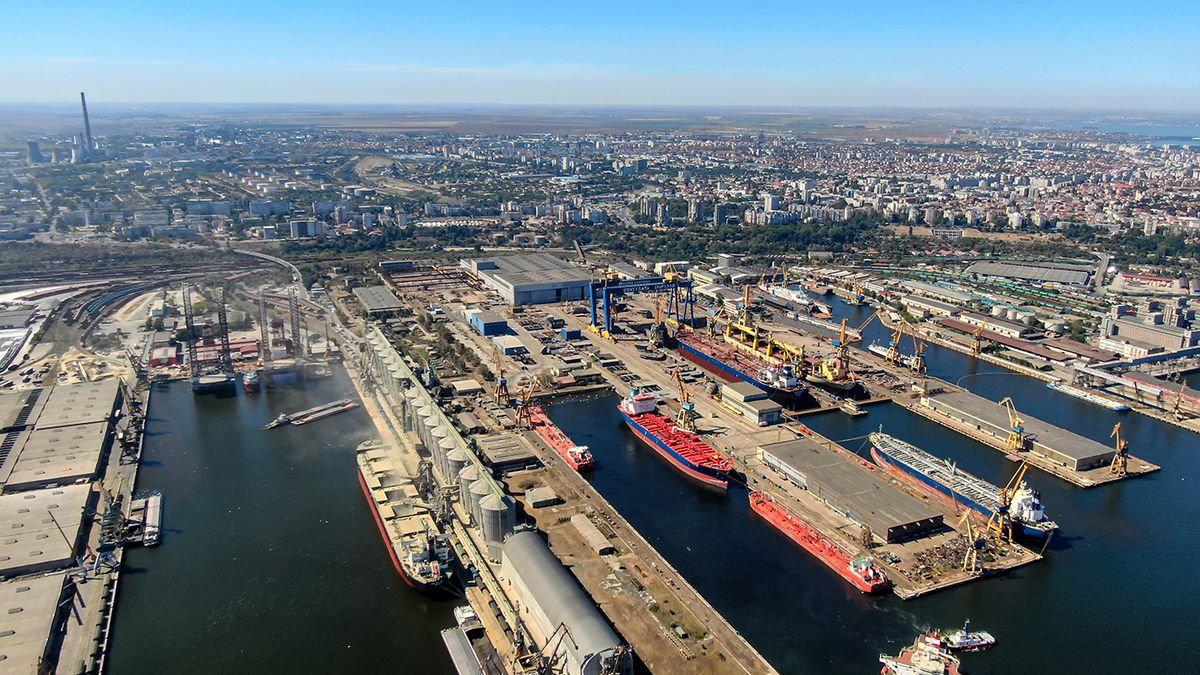 Port,Ship,Shipyard,Harbour,Constanta,Romania,Cargoships