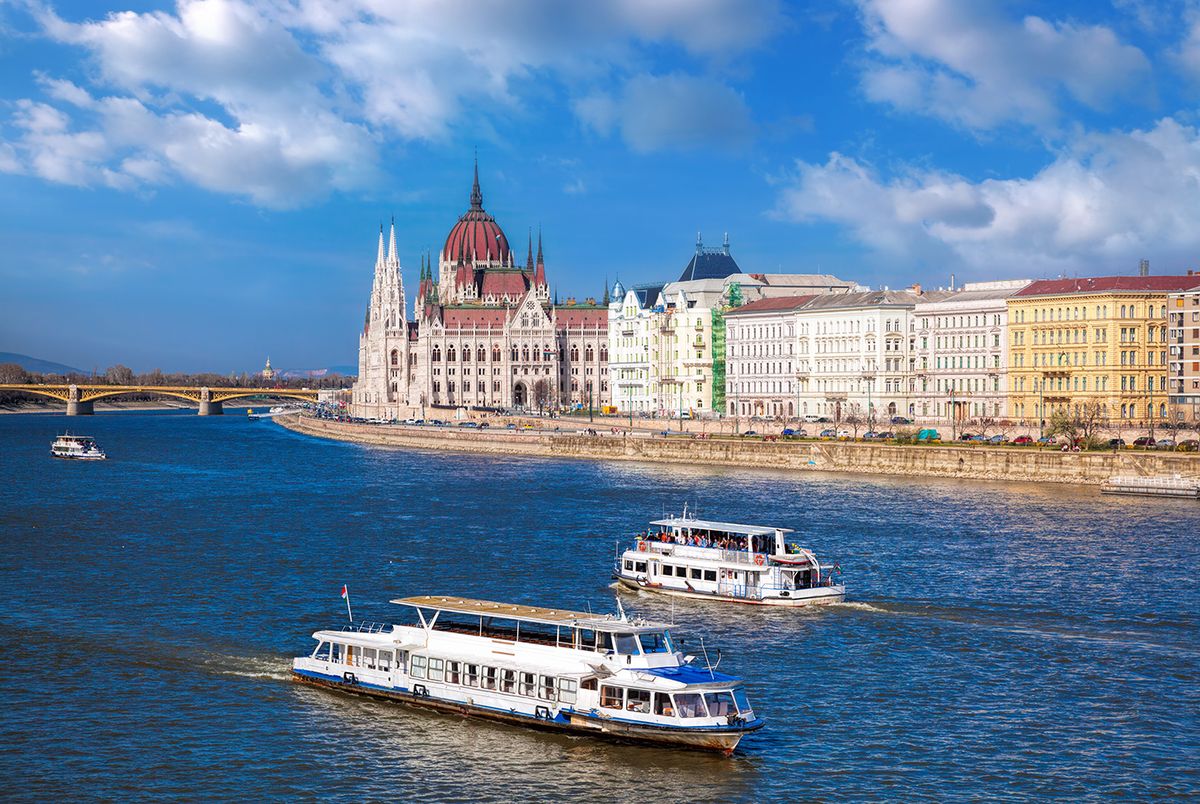 Famous,Parliament,With,Boats,On,Danube,River,In,Budapest,,Hungary