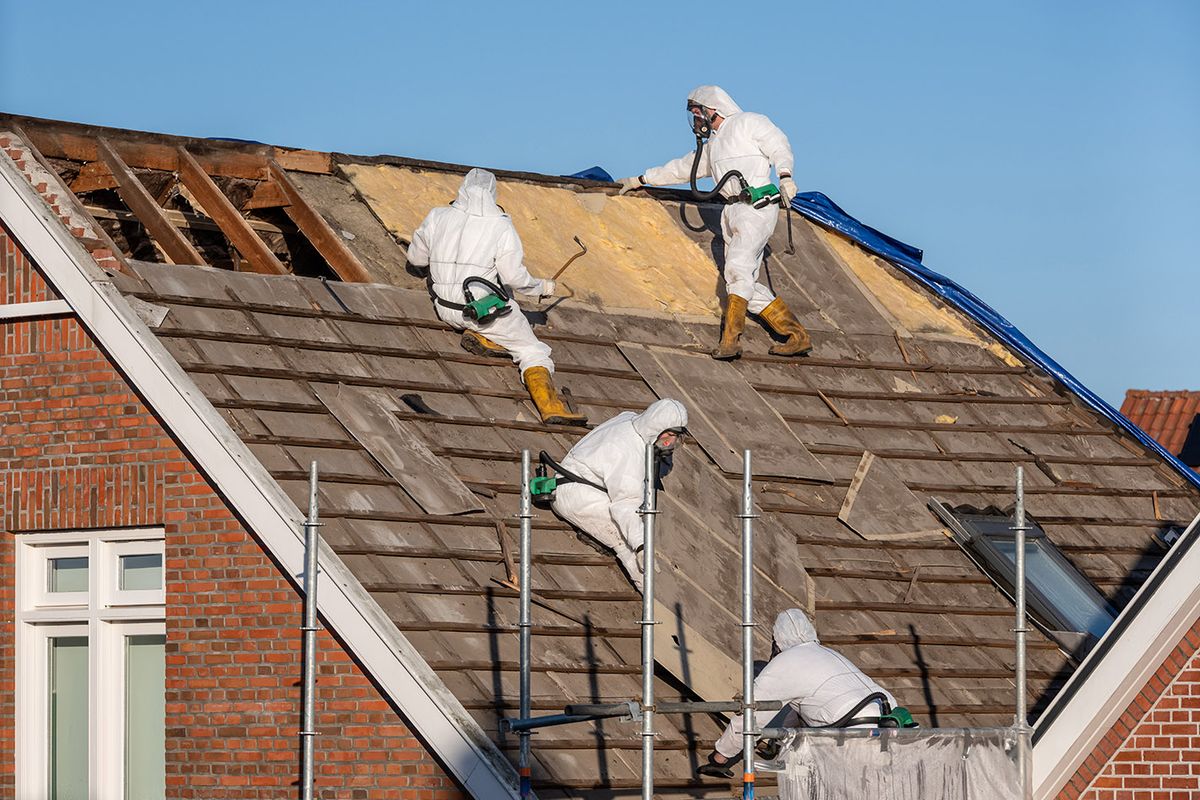 Professionals,In,Protective,Suits,Remove,Asbestos-cement,Roofing,Underlayment
