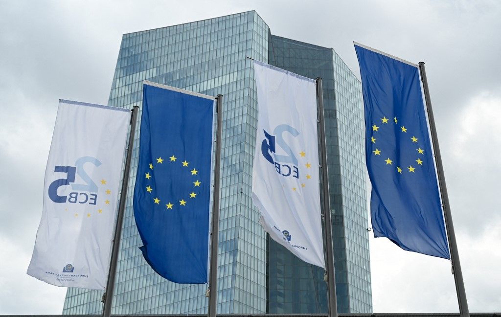 Before the Governing Council meeting in Frankfurt am Main26 July 2023, Hesse, Frankfurt/Main: Flags fly in front of the European Central Bank (ECB) in the east of the banking city. On July 27, Europe's top monetary guardians will meet for their regular council meeting. Photo: Arne Dedert/dpa (Photo by ARNE DEDERT / DPA / dpa Picture-Alliance via AFP)
