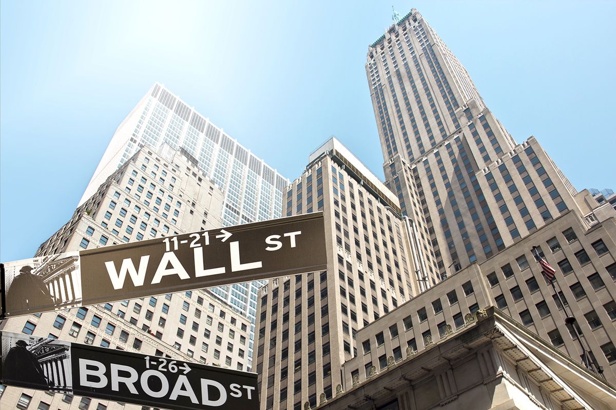 Road,Sign,Of,New,York,Wall,Street,Corner,Broad,Street