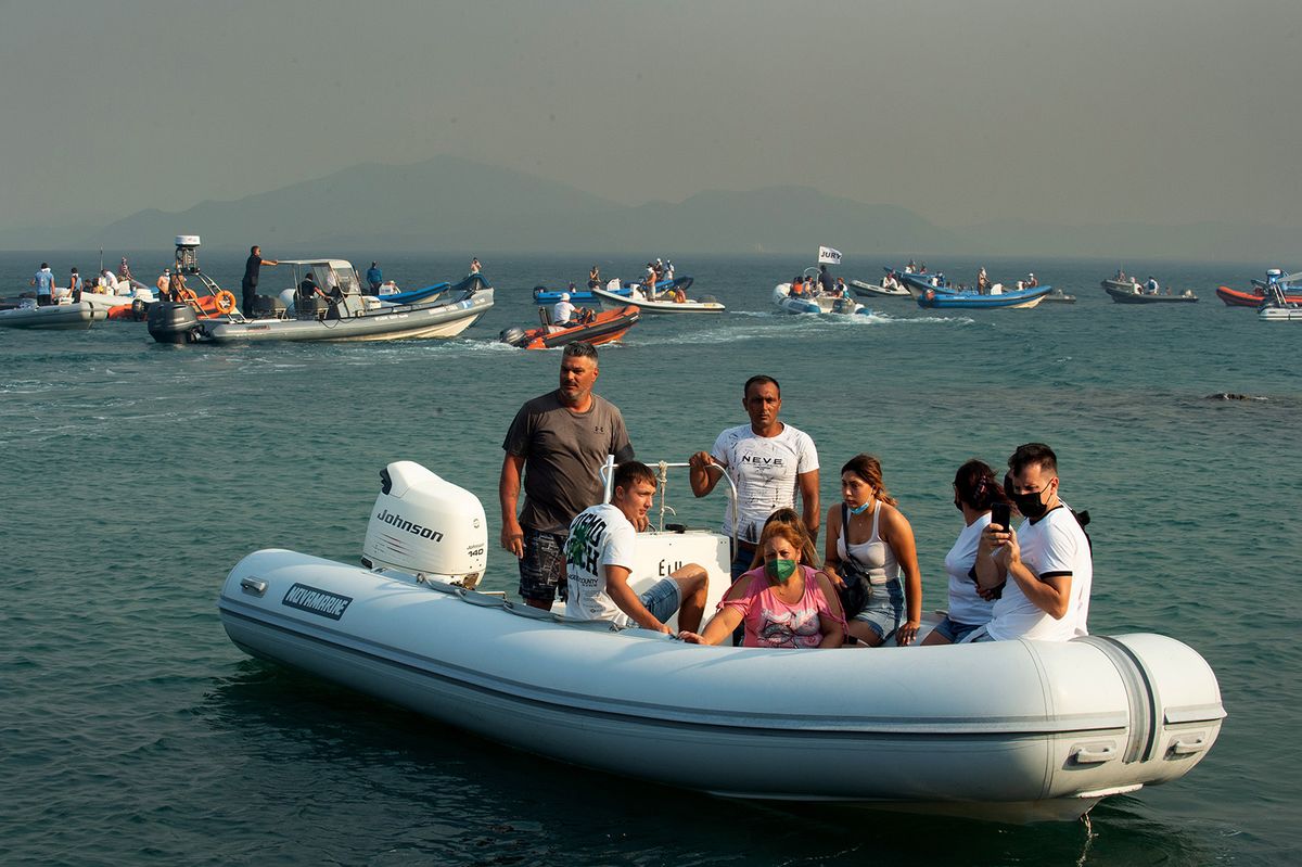 Munitions depot at Air Force base explodes after fire spreads in Volos region
epa10772159 People evacuate by boats during a wildfire at Nea Anchialos, near Volos, Greece 27 July 2023. Explosions occurred at a munitions depot at Nea Anchialos base of the Hellenic Airforce near Volos in the afternoon of 27 July. According to authorities, the blast happened following a fire that had started in the Volos area and spread to the military airport, which functions as the base for the Tactical Air Force's 111 Combat Wing.  EPA/IKONOMOU VASSILIS epa10772159 People evacuate by boats during a wildfire at Nea Anchialos, near Volos, Greece 27 July 2023. Explosions occurred at a munitions depot at Nea Anchialos base of the Hellenic Airforce near Volos in the afternoon of 27 July. According to authorities, the blast happened following a fire that had started in the Volos area and spread to the military airport, which functions as the base for the Tactical Air Force's 111 Combat Wing.  EPA/IKONOMOU VASSILIS