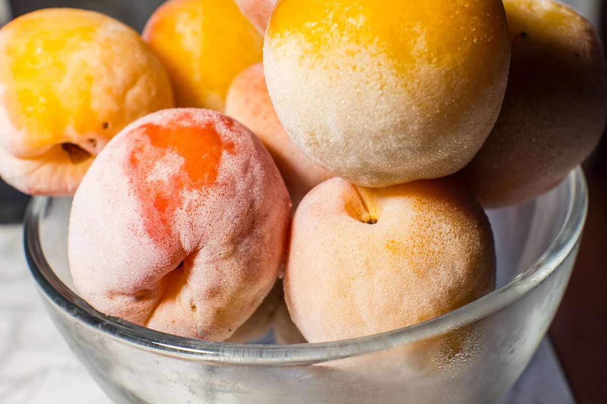 Frozen,Apricots,In,A,Bowl,Close-up
Frozen apricots in a bowl close-up
kajszibarack, kajszi