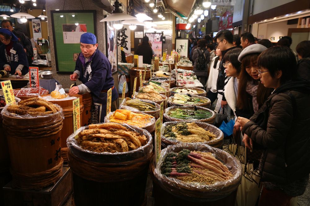 Kyoto,,Japan,-,November,27,,2016:,People,Visit,Nishiki,Market