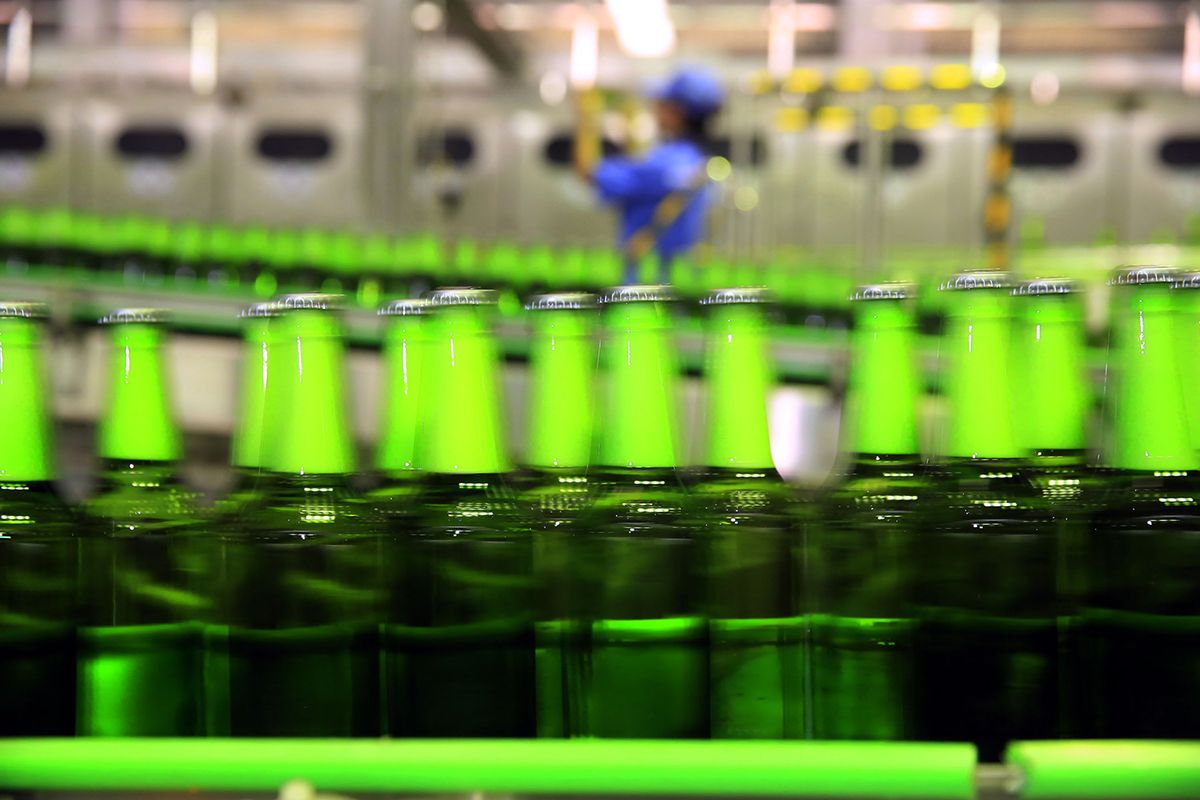 Factory,Workshop,Production,Line,,Dynamic,Virtual,Beer,Bottles.
Factory workshop production line, dynamic virtual beer bottles.