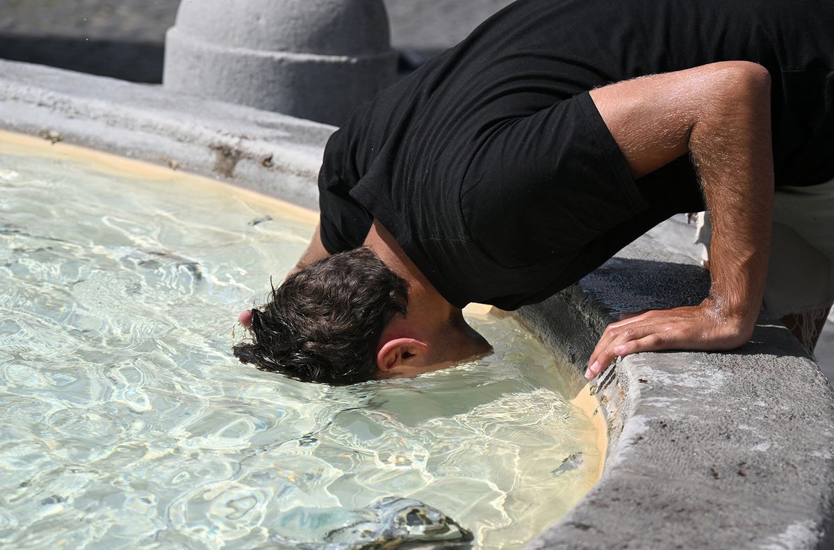 A man puts his head in the water to cool off at the fountain in Piazza del Popolo in Rome, on July 18, 2023. Europe braced for new high temperatures on July 18, 2023, under a relentless heatwave and wildfires that have scorched swathes of the Northern Hemisphere, forcing the evacuation of 1,200 children close to a Greek seaside resort.
Tiziana FABI / AFP