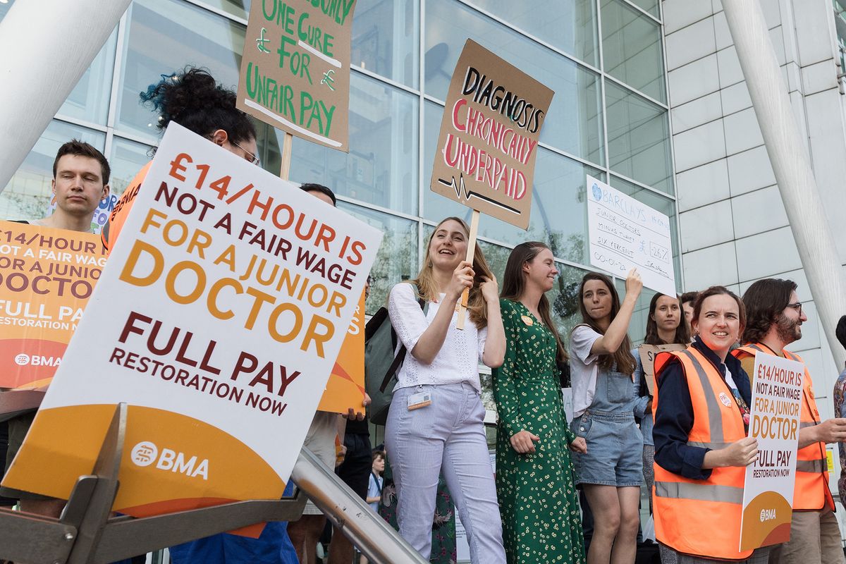 Junior Doctors Strike Over Pay in London